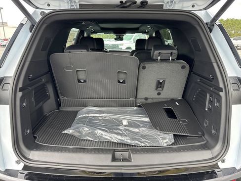 New 2026 Chevrolet Traverse High Country w/ LPO, Floor Liner Package FWD image 19
