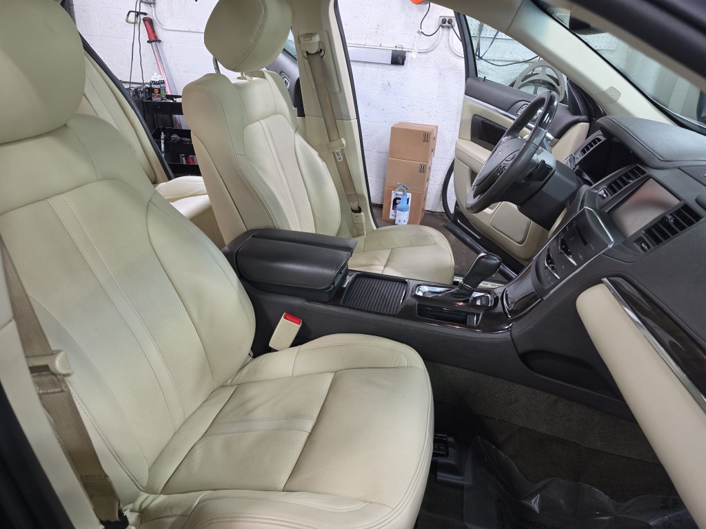 Used 2015 Lincoln MKS AWD w/ Equipment Group 101A image 10
