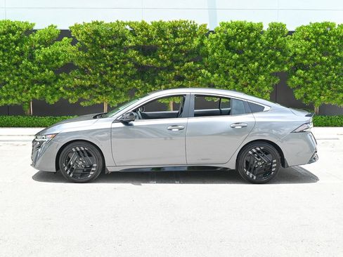 Used 2026 Nissan Sentra SR w/ SR Premium Package FWD image 7