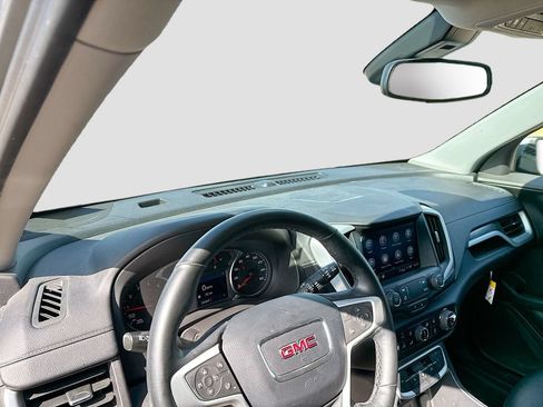 Used 2024 GMC Terrain SLT AWD/4WD image 10