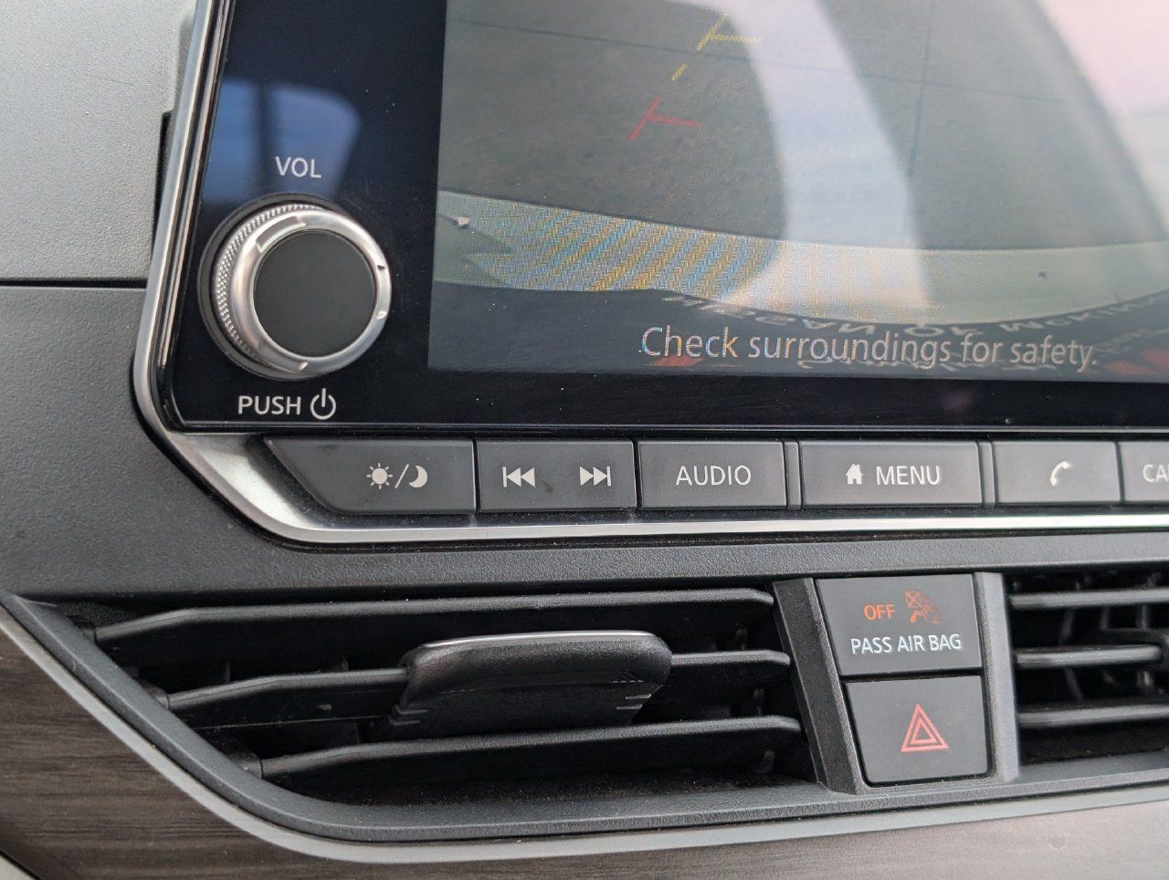 Used 2025 Nissan Altima 2.5 SV FWD image 15