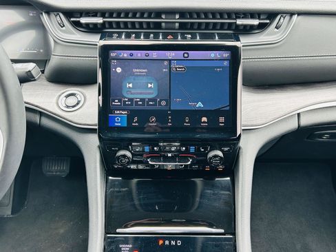 Used 2023 Jeep Grand Cherokee Limited w/ Luxury Tech Group II AWD/4WD image 23