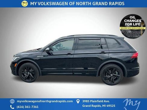 Used 2024 Volkswagen Tiguan SE R-Line AWD/4WD image 3
