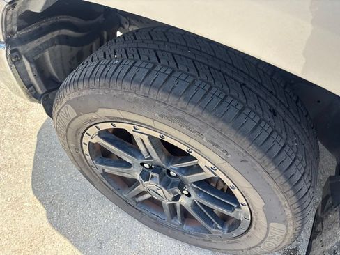 Used 2019 Toyota Tundra SR5 w/ SR5 Upgrade Package AWD/4WD image 9