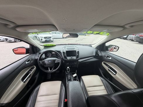 Used 2019 Ford Escape SEL w/ SEL Sport Appearance Package AWD/4WD image 15