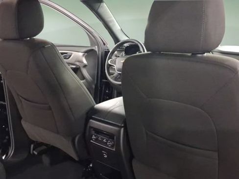 Used 2023 Chevrolet Traverse LT AWD/4WD image 17