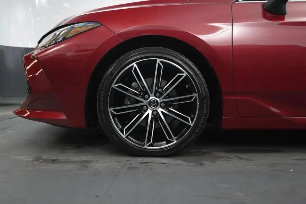 Used 2019 Toyota Avalon XSE w/ All Weather Liner Package FWD image 11