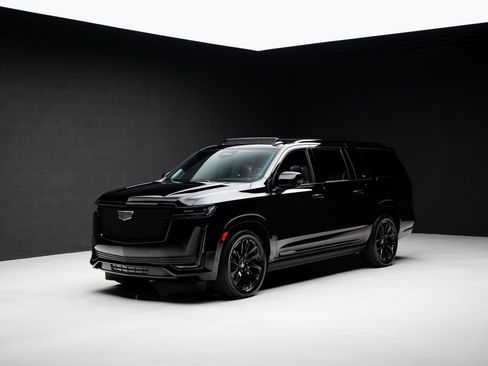 Used 2024 Cadillac Escalade ESV Sport Platinum w/ LPO, ONYX Package AWD/4WD image 4