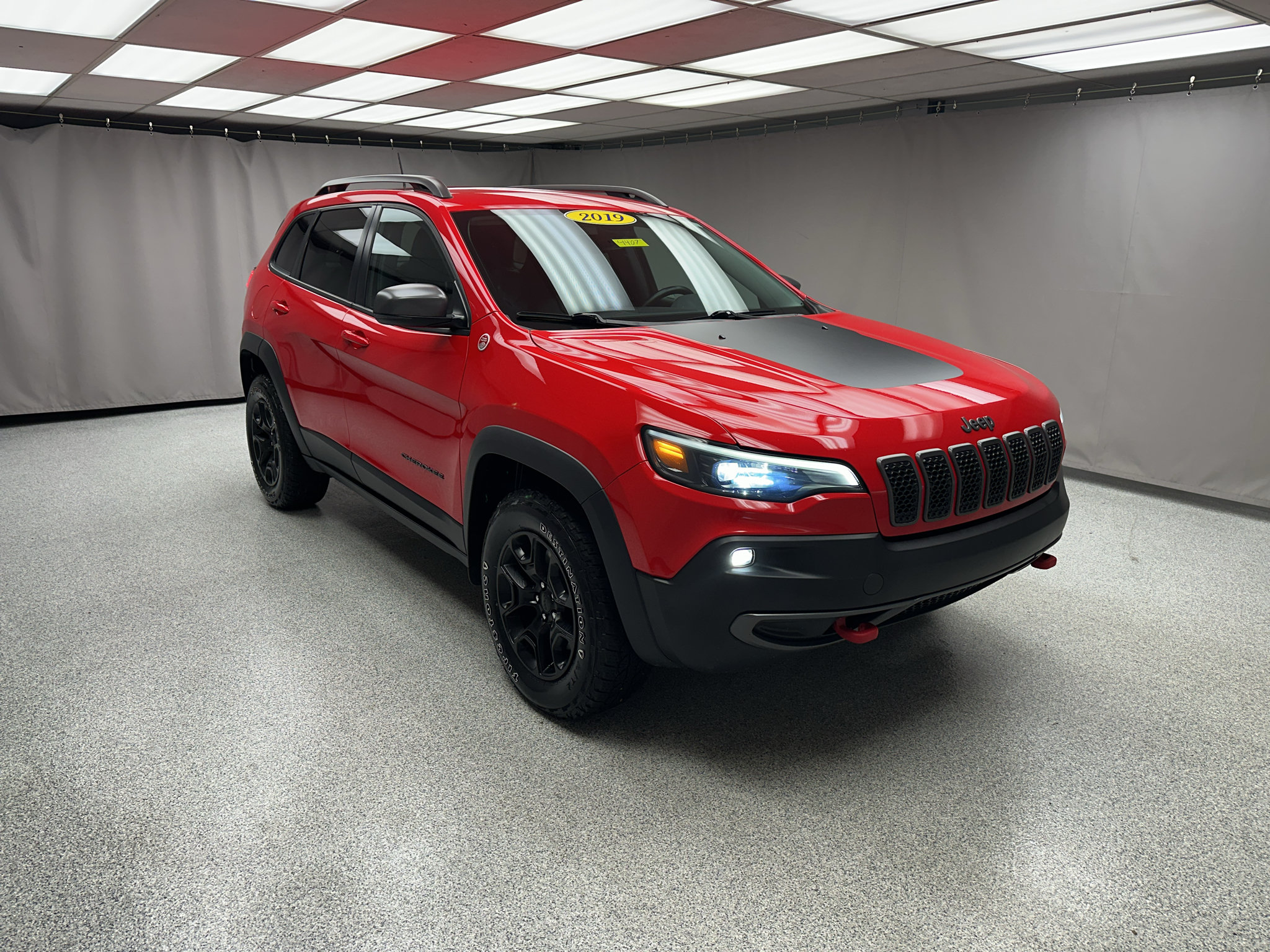 Used 2019 Jeep Cherokee Trailhawk w/ Comfort/Convenience Group AWD/4WD image 22