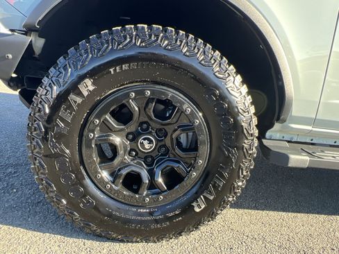Used 2023 Ford Bronco Wildtrak image 12