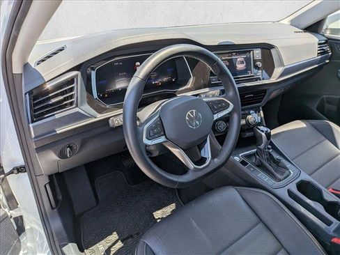 Used 2024 Volkswagen Jetta SE FWD image 10