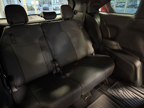 Used 2022 Toyota Sienna XSE image 17
