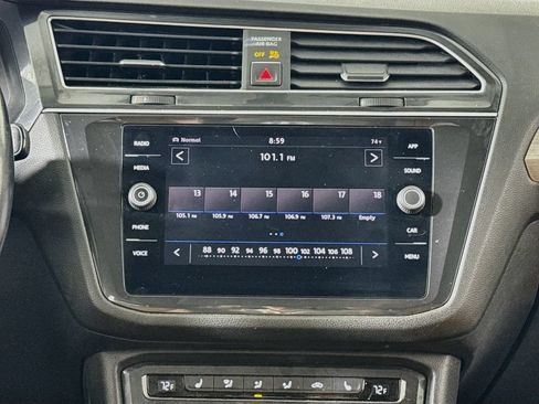 Used 2018 Volkswagen Tiguan SE AWD/4WD image 14