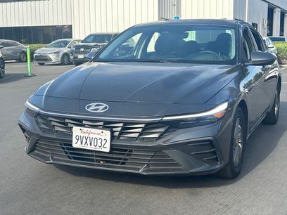 Used 2025 Hyundai Elantra SE
