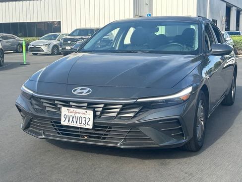 Used 2025 Hyundai Elantra SE FWD image 1