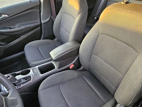 Used 2017 Chevrolet Cruze LT image 10