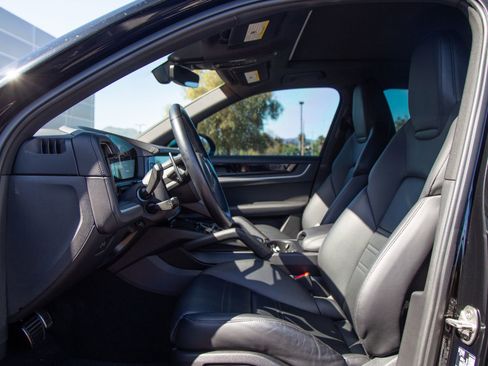 Certified 2024 Porsche Cayenne S AWD/4WD image 4
