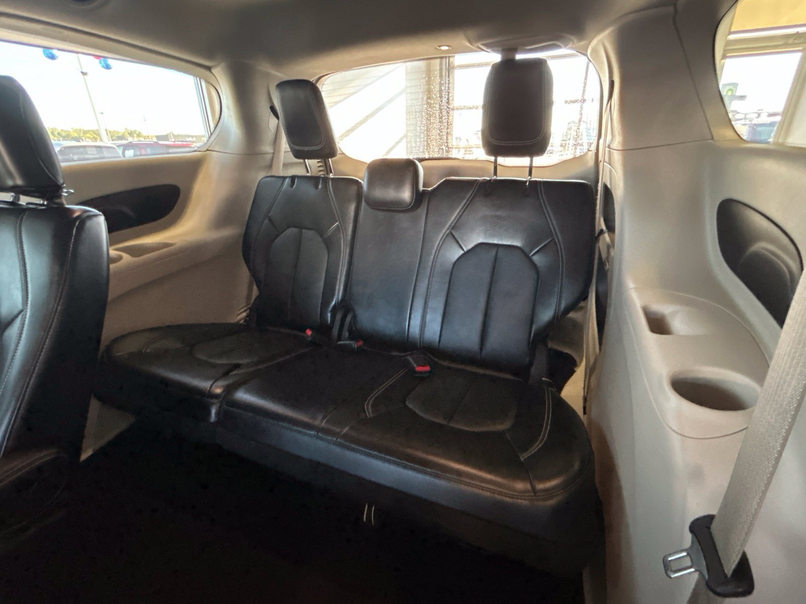 Used 2024 Chrysler Pacifica Touring-L FWD image 15