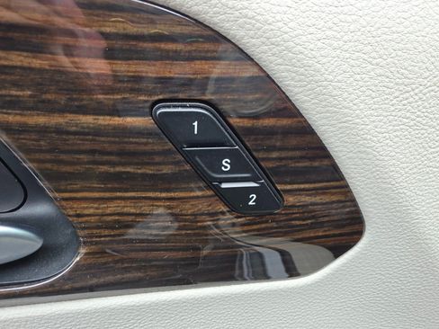 Used 2023 Chrysler Pacifica Limited FWD image 35