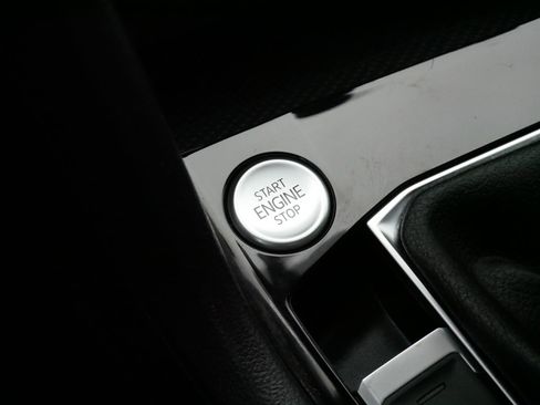 Certified 2022 Volkswagen Taos SEL w/ Panoramic Sunroof Package image 29