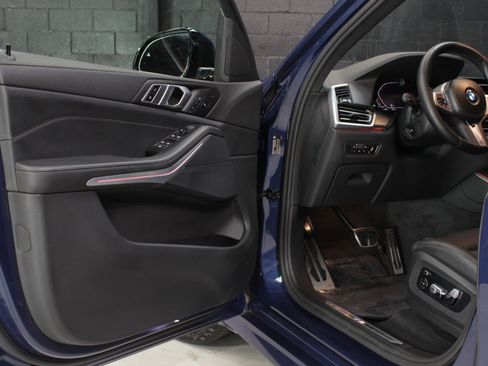 Used 2022 BMW X5 xDrive40i w/ M Sport Package AWD/4WD image 27