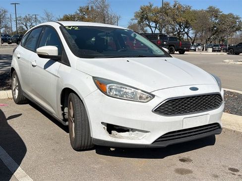 Used 2015 Ford Focus SE image 3