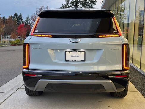 New 2026 Cadillac Vistiq Sport image 4