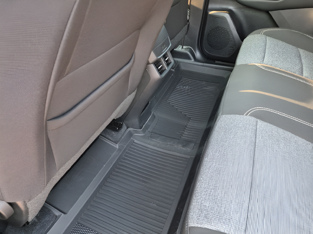 New 2027 GMC Terrain Elevation w/ LPO, Floor Liner Package FWD image 35