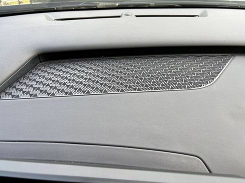 Used 2026 Kia Carnival FWD image 17