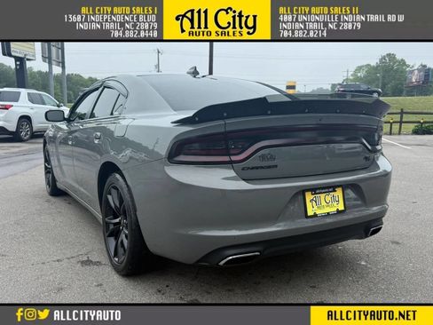 Used 2017 Dodge Charger R/T w/ Navigation & Travel Group RWD image 5