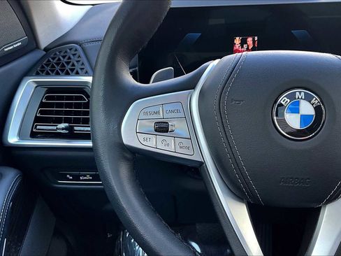 Used 2024 BMW X7 xDrive40i image 45