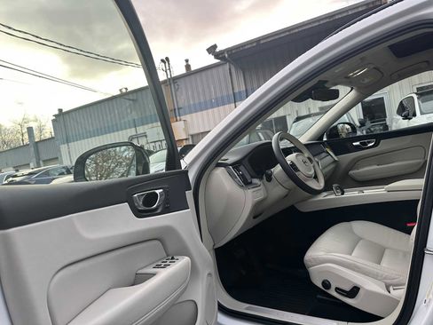 Used 2025 Volvo XC60 B5 Plus w/ Protection Package Premier image 20