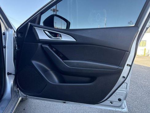 Used 2017 MAZDA MAZDA3 Sport w/ Preferred Equipment Package image 35