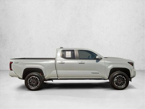 Certified 2025 Toyota Tacoma TRD Sport AWD/4WD image 4