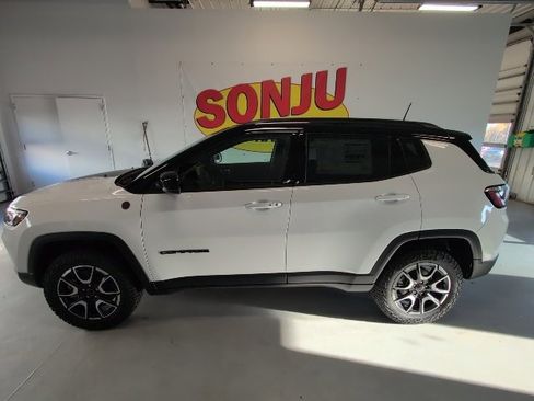 New 2026 Jeep Compass Trailhawk w/ Trailer Tow Group image 2