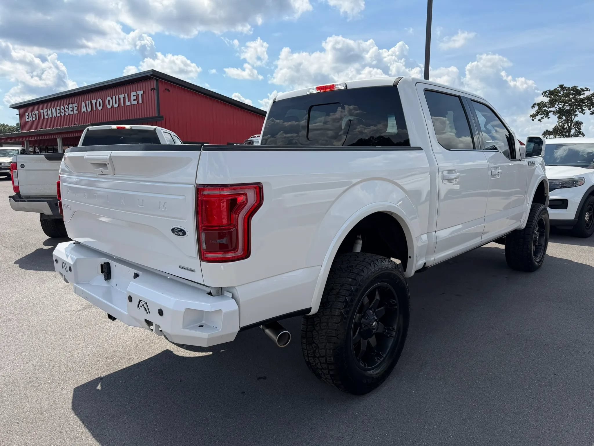 Used 2015 Ford F150 Platinum w/ Equipment Group 701A Luxury AWD/4WD image 4