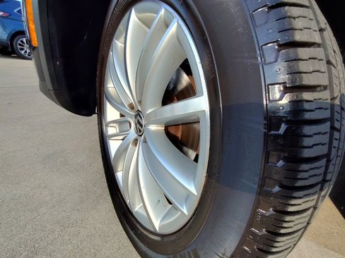 Used 2016 Volkswagen Tiguan SE image 44