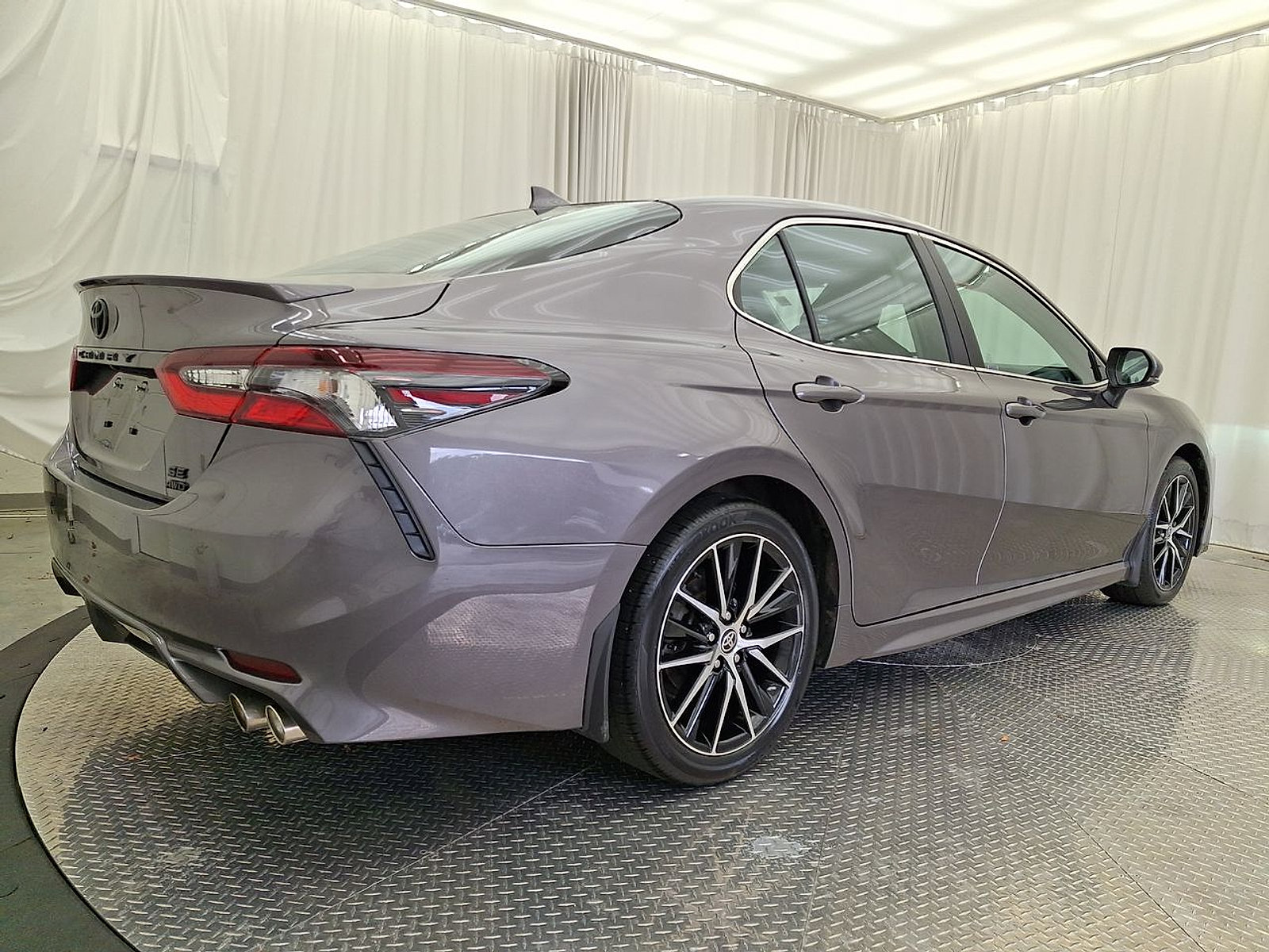 Certified 2022 Toyota Camry SE w/ Cold Weather Package AWD/4WD image 29