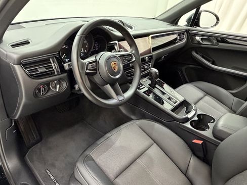 Certified 2026 Porsche Macan AWD/4WD image 4
