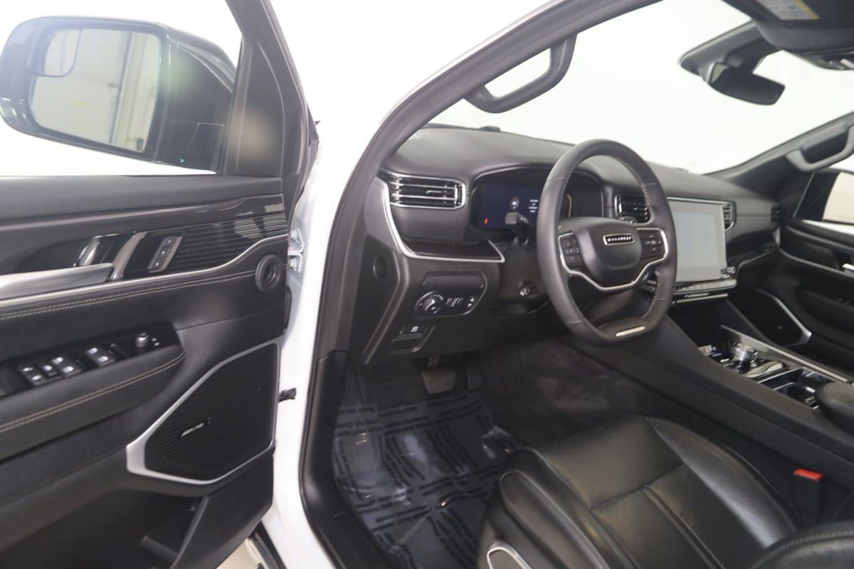 Used 2024 Jeep Wagoneer 4WD image 43