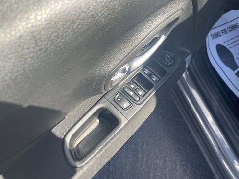 Used 2019 Jeep Renegade Sport FWD image 8