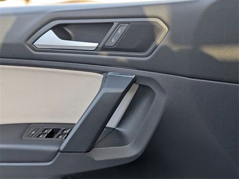 Used 2019 Volkswagen Tiguan SE image 23