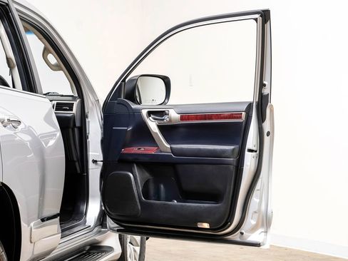 Used 2017 Lexus GX 460 image 39