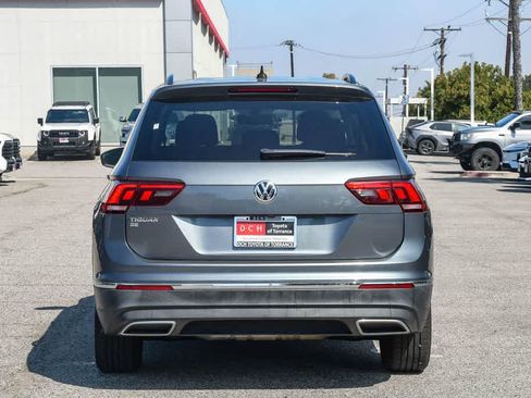 Used 2020 Volkswagen Tiguan SE w/ Panoramic Sunroof Package FWD image 8