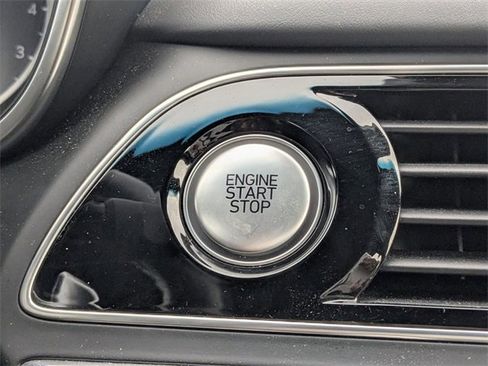 Used 2022 Genesis G70 2.0T image 7