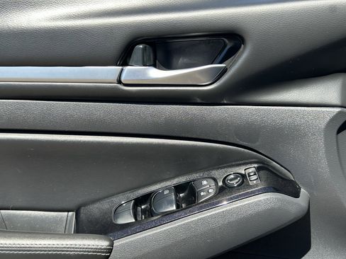 Used 2023 Nissan Altima 2.5 SV image 21