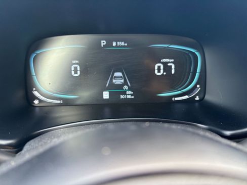 Used 2025 Kia Soul LX w/ LX Technology Package FWD image 39