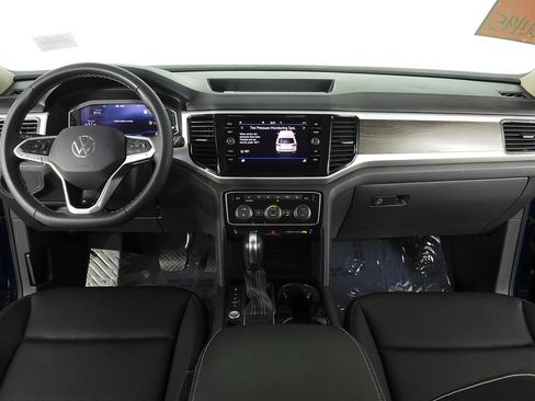 Certified 2023 Volkswagen Atlas SE w/ Black Wheel Package FWD image 25