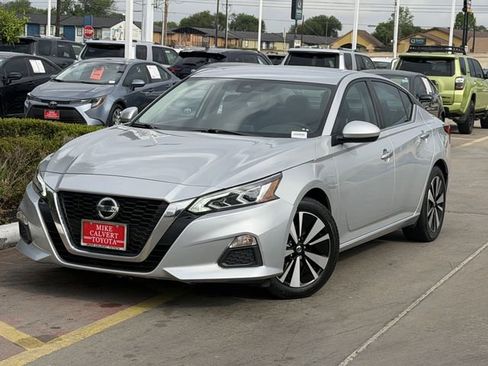 Used 2022 Nissan Altima 2.5 SV image 2
