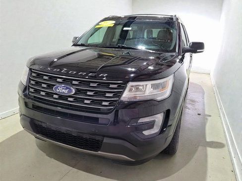 Used 2017 Ford Explorer XLT w/ Equipment Group 202A image 19